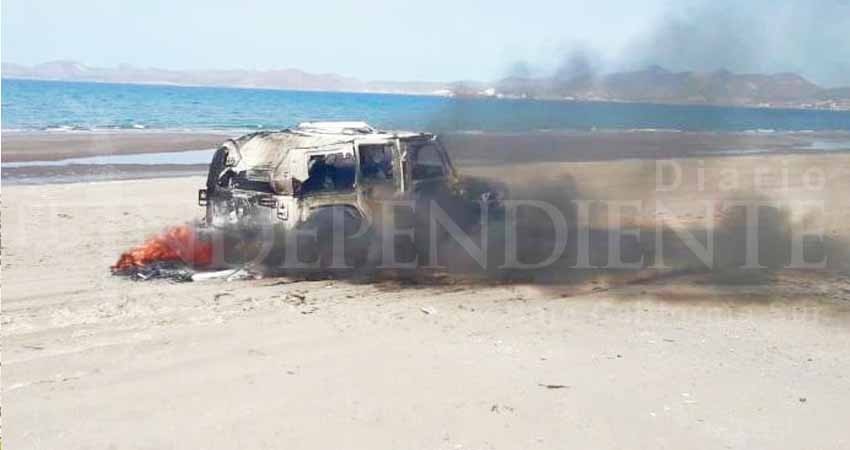 Se le incendió el vehículo en las dunas de El Mogote Se le incendió el vehículo en las dunas de El Mogote