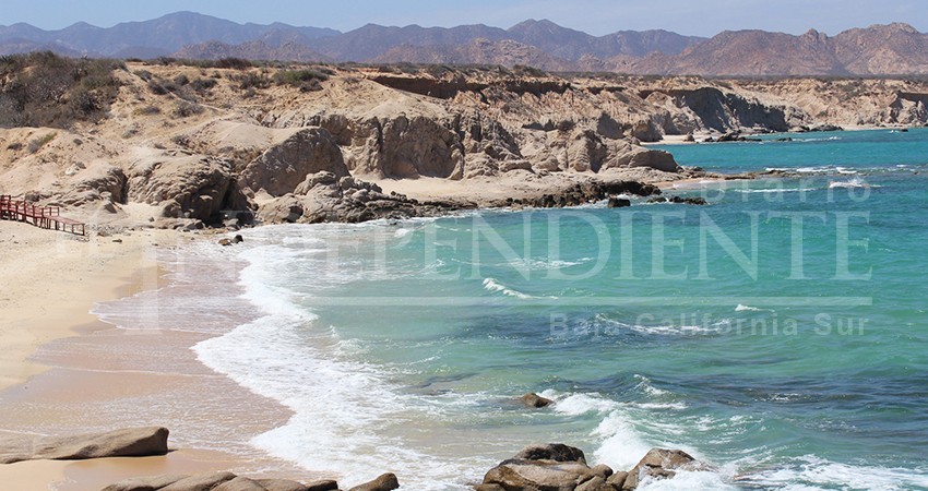 Banderas rojas ondean en playas de Cabo del Este debido a marejada por fuertes vientos