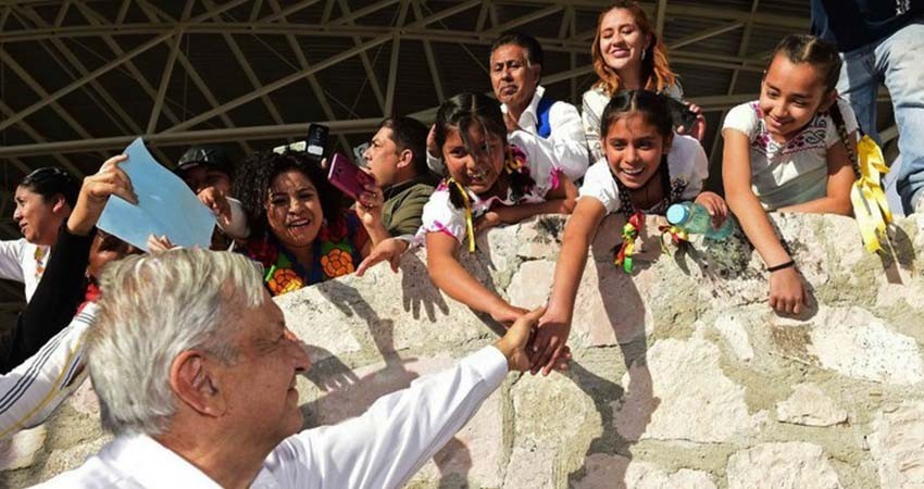 No frenará AMLO contacto con la gente por coronavirus No frenará AMLO contacto con la gente por coronavirus