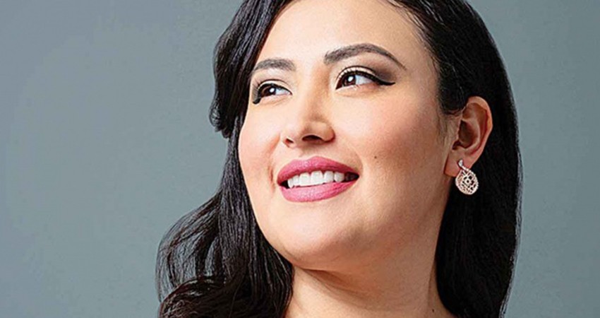 Triunfa en Nueva York la soprano mexicana Denis Vélez Luna Triunfa en Nueva York la soprano mexicana Denis Vélez Luna