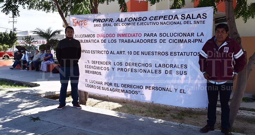 Plantón en SNTE por no reconocer bases para maestros del CICIMAR