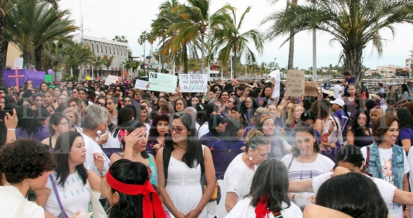 La crónica: "Marea morada" contra la violencia machista en BCS  La crónica: "Marea morada" contra la violencia machista en BCS