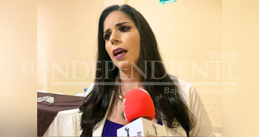 Con recursos del Congreso Perla Flores pagó boletos de avión a su familia para viajar a Europa