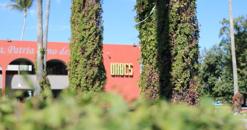 Celebra UABCS un aniversario más de vida académica