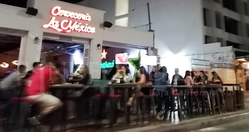 Crónica: Paceños arrasan con gel por las mañanas y brindan por la noche 