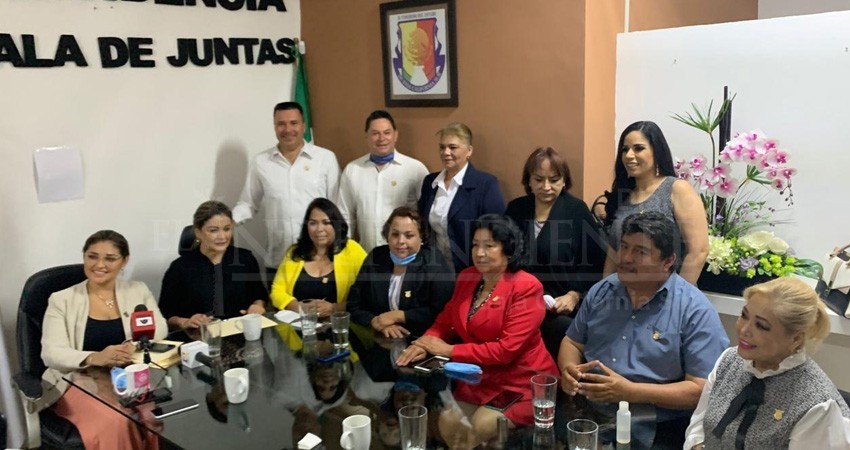 Diputados de oposición toman protesta a 3 suplentes más y entregan pago por sus labores Diputados de oposición toman protesta a 3 suplentes más y entregan pago por sus labores