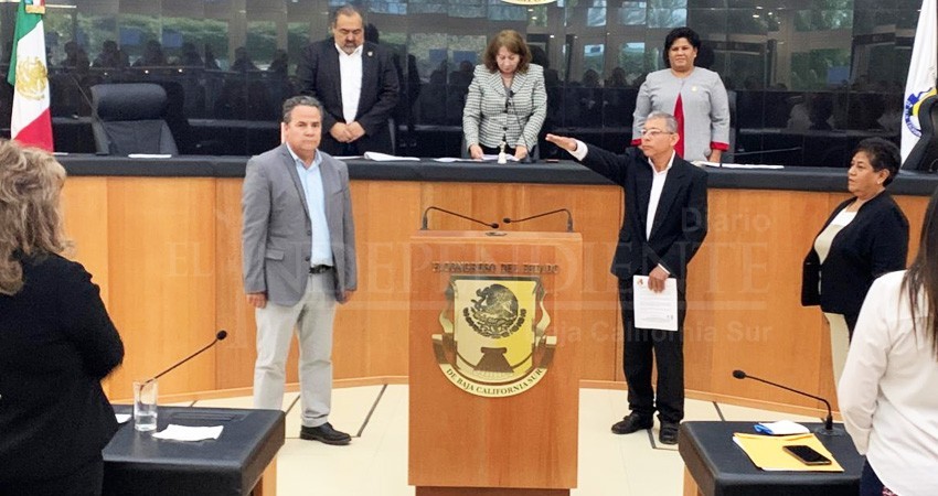 Protesta Gregorio Vega del PAN como diputado del Congreso BCS