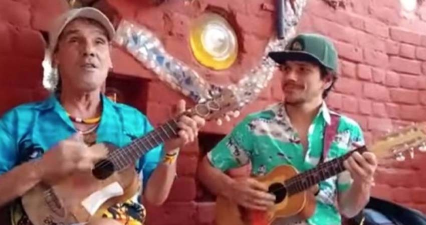 Manu Chao ofrece una sesión acústica diaria: 'Coronarictus' Manu Chao ofrece una sesión acústica diaria: 'Coronarictus'