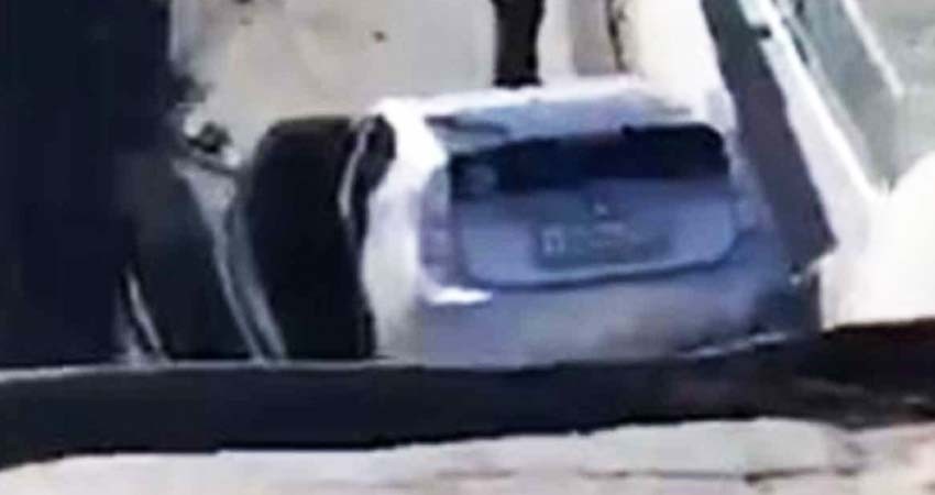 Conductor capta momento en que puente se desploma; por poco cae