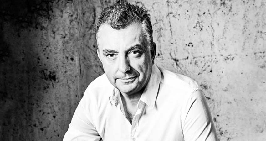 Manuel Vilas apuesta por exorcizar la alegría Manuel Vilas apuesta por exorcizar la alegría