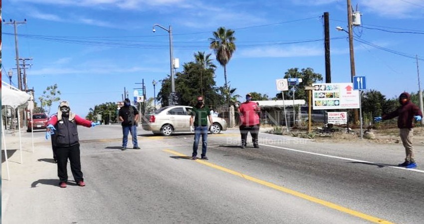 Continúan filtro sanitario comunitario en entradas a Todos Santo