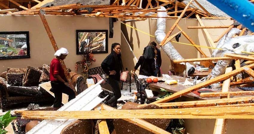 Suman 19 muertos por tornados en sur de EU