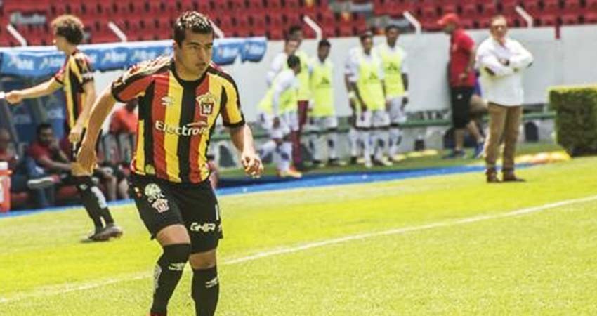 Los futbolistas deben despertar y formar un sindicato, alienta abogada