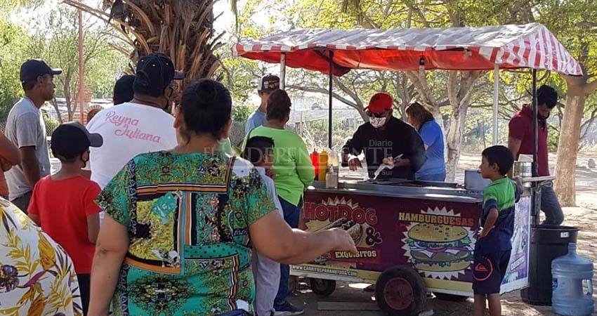 Regala hot dogs a la gente  más afectada por contingencia Regala hot dogs a la gente  más afectada por contingencia