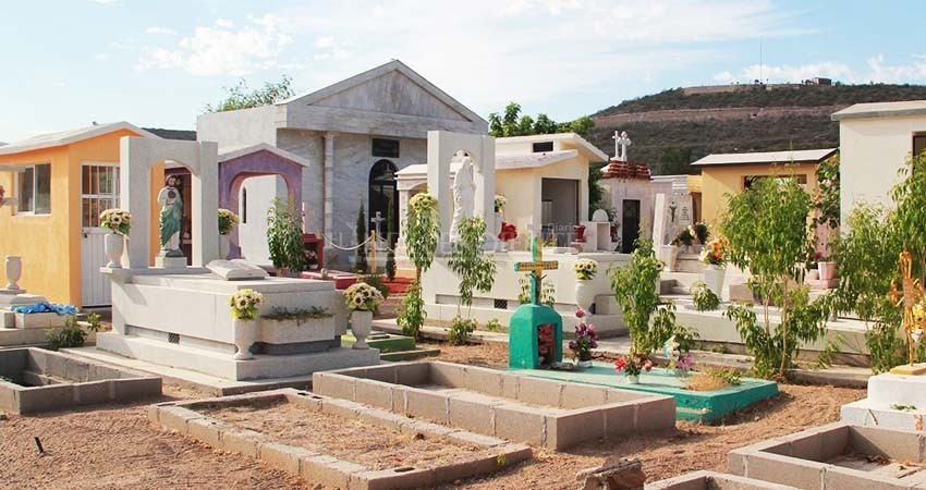 Cerrados los panteones de La Paz; se busca mitigar contagio por COVID-19