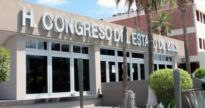 Exige legisladores al Ejecutivo acatar suspensiones de la SCJN