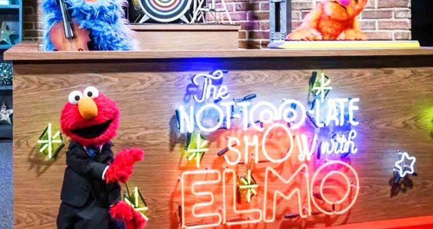 Elmo estrena talk show nocturno en HBO con grandes invitados Elmo estrena talk show nocturno en HBO con grandes invitados