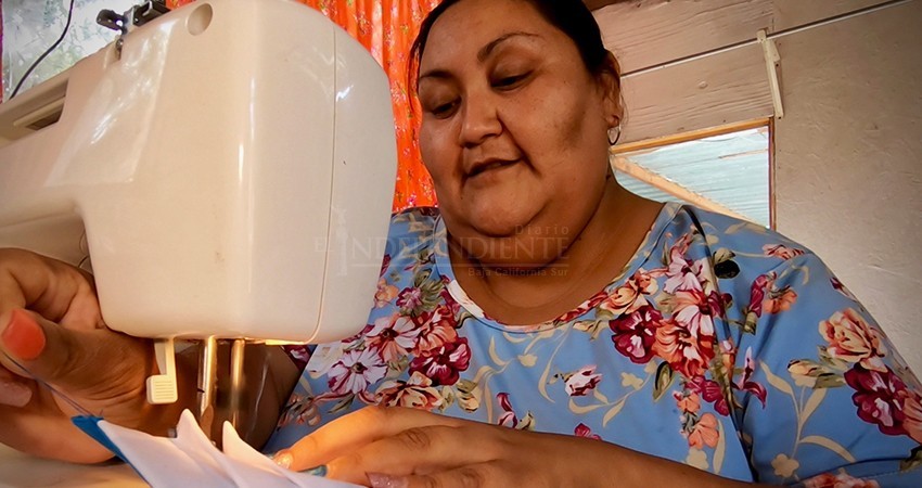 Con cero casos en Loreto, la población no deja de preocuparse, tejen sus propios cubrebocas