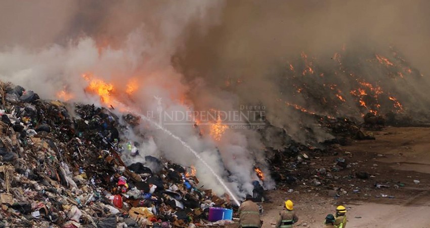 No cesan los incendios en el relleno sanitario de La Paz No cesan los incendios en el relleno sanitario de La Paz