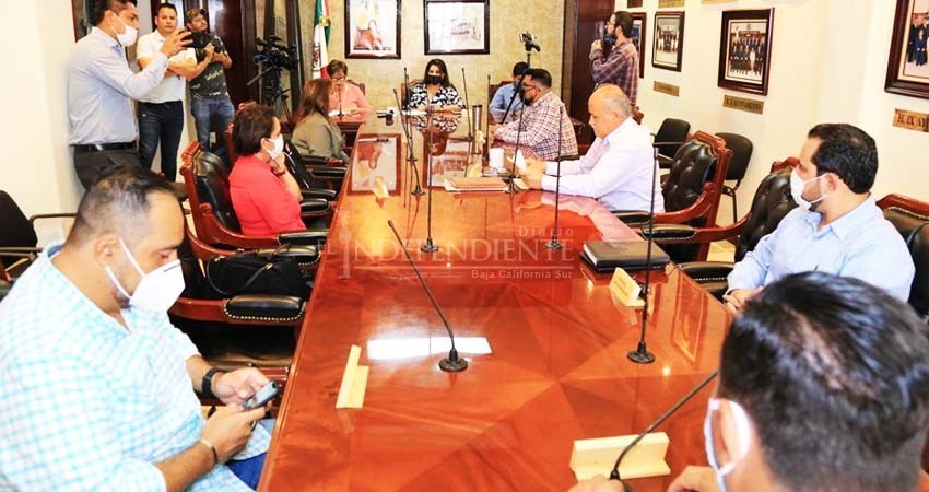 Cátedra del mal uso de los cubrebocas da personal del Ayuntamiento de Los Cabos