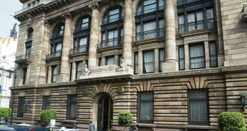 En desacuaerdo AMLO con pronósticos del Banco de México