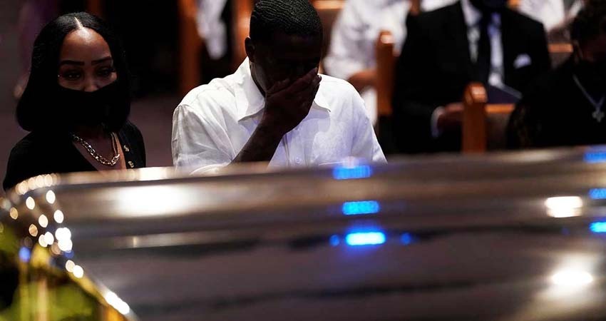 Entre reclamos de 'justicia', sepultan a George Floyd en Houston