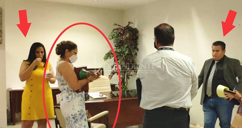 Lorenia Montaño se “llevó” campana de la Junta de Gobierno Lorenia Montaño se “llevó” campana de la Junta de Gobierno