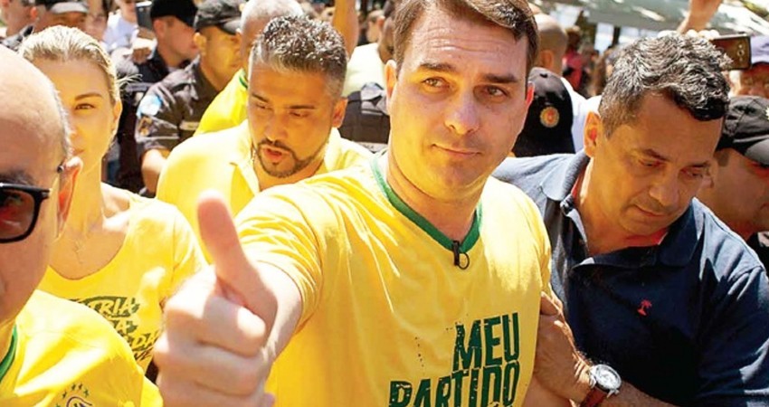 Investigan a hijo de Bolsonaro; lo acusan de lavado de dinero