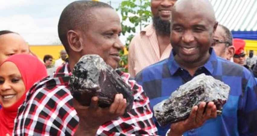 Minero encuentra piedras, las vende y se vuelve millonario