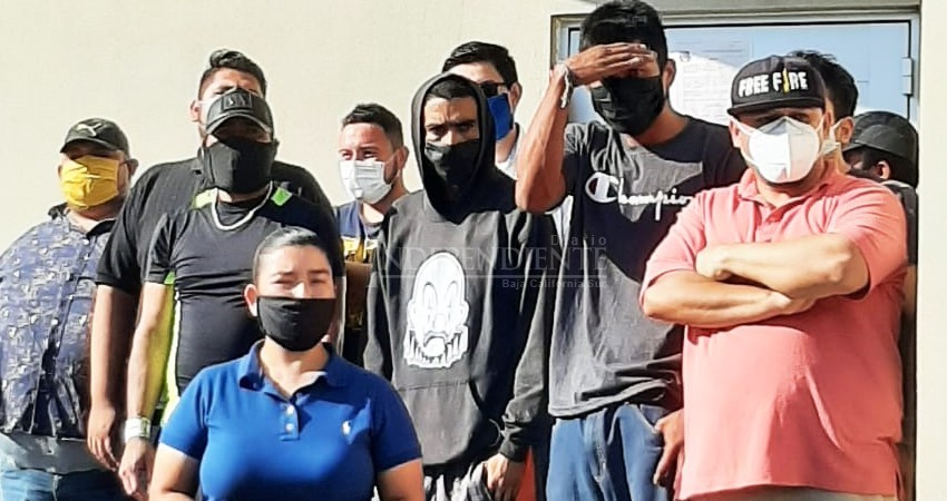 De todos los rincones de la periferia de La Paz llegaron a evitar un juicio político