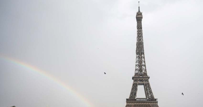 Torre Eiffel vuelve a recibir público tras un cierre de tres meses