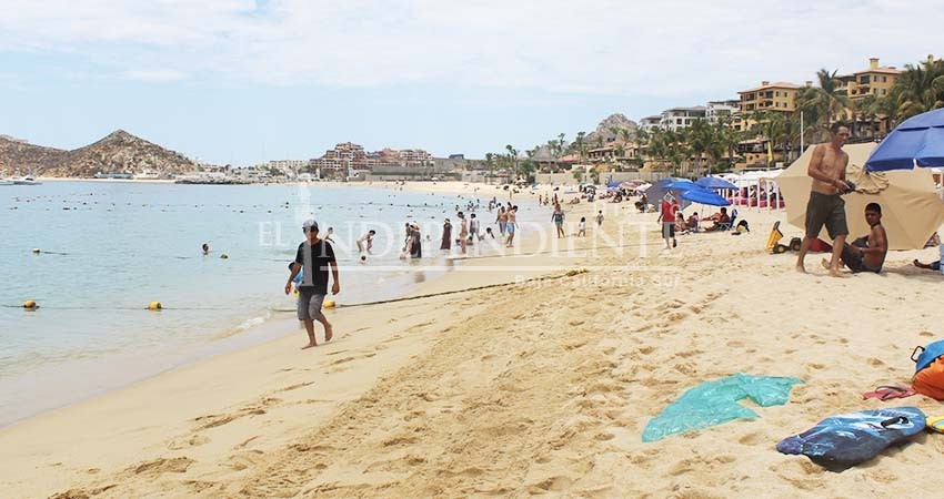 A pesar de los contagios Ayuntamiento de Los Cabos no cerrará playas y solo “reforzará” filtros