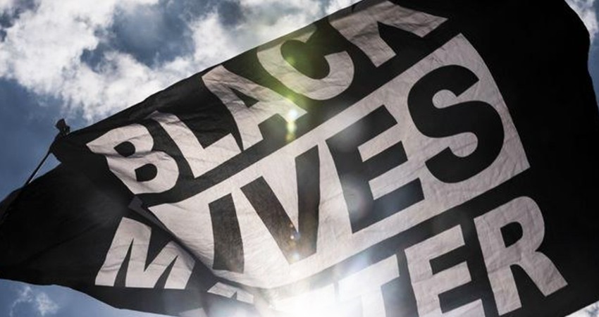 NBA planea pintar lema 'Black Lives Matter' en canchas de Disney World