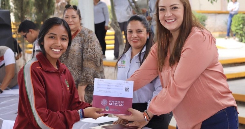 Gobierno Federal inicia pago de becas a estudiantes de bachillerato en BCS Gobierno Federal inicia pago de becas a estudiantes de bachillerato en BCS
