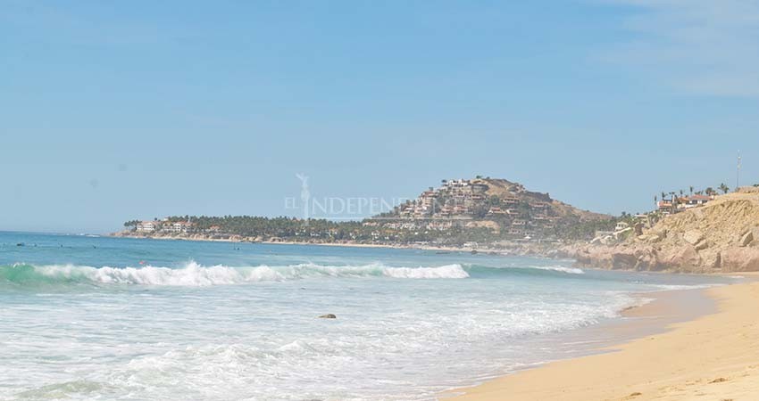 Hay banderas rojas en playas de Los Cabos por oleaje elevado 
