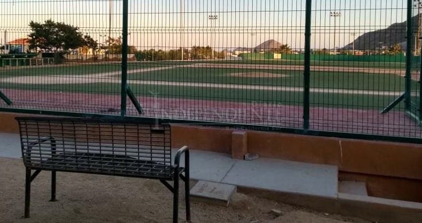 Violan candados para ingresar a unidades deportivas de Los Cabos