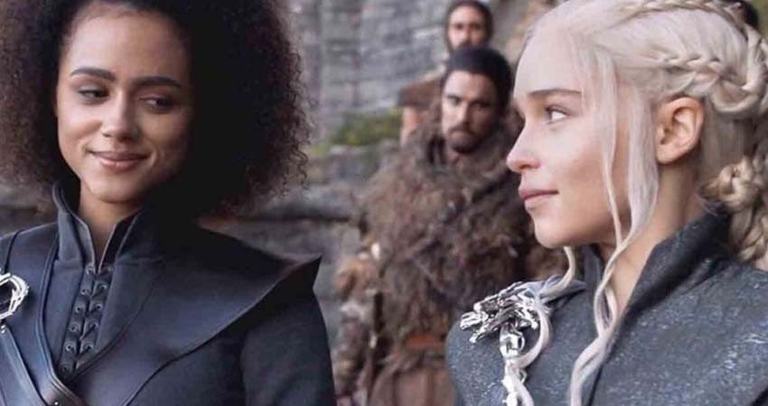 Actriz de GOT recuerda acoso durante rodaje y cómo la defendió Emilia Clarke Actriz de GOT recuerda acoso durante rodaje y cómo la defendió Emilia Clarke