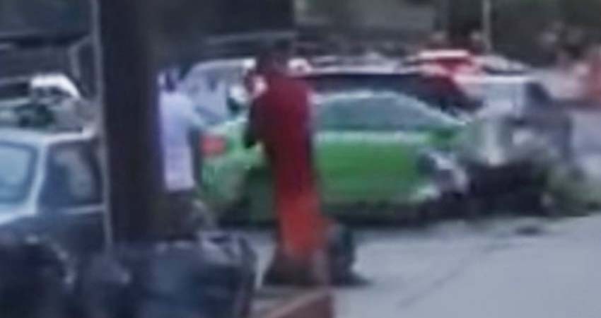 ¡Brutal! Joven atropella a pandilla que golpeaba a su novio