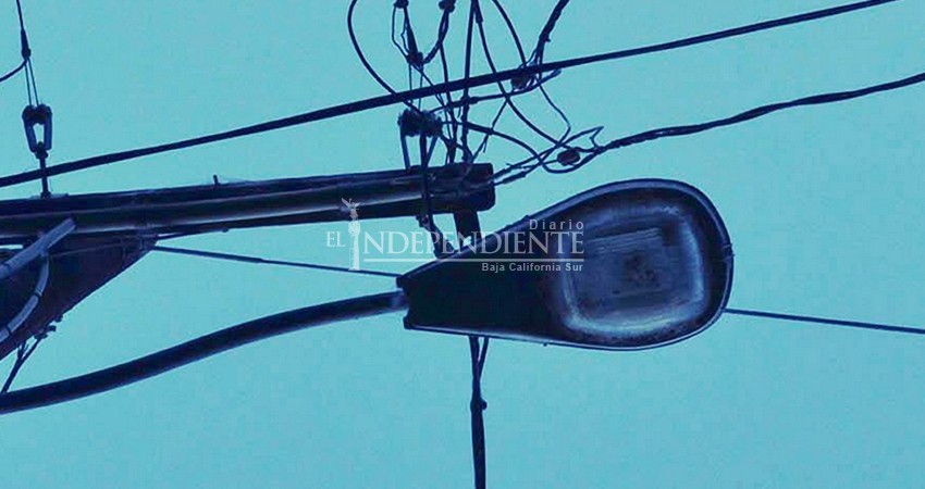 Nueva falla en CFE deja a vecinos de toda una colonia 10 horas sin luz