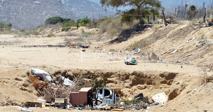 Basureros en cauces de arroyos, cuento de nunca acabar 