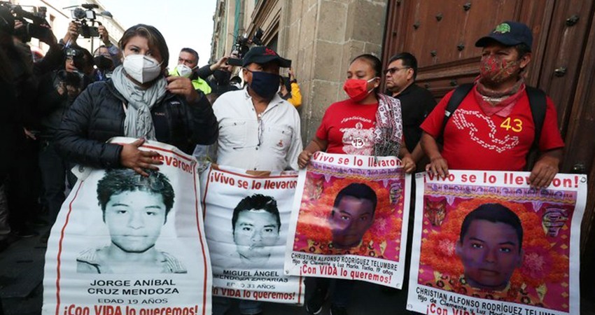 Piden familiares de los 43 acelerar procesos en la investigación Piden familiares de los 43 acelerar procesos en la investigación