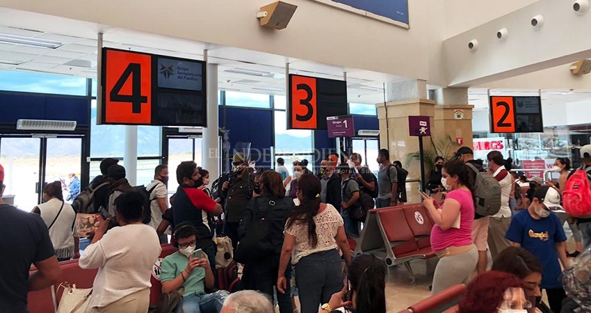 Reportan viajeros saturación de la T1 en el Aeropuerto Internacional de Los Cabos