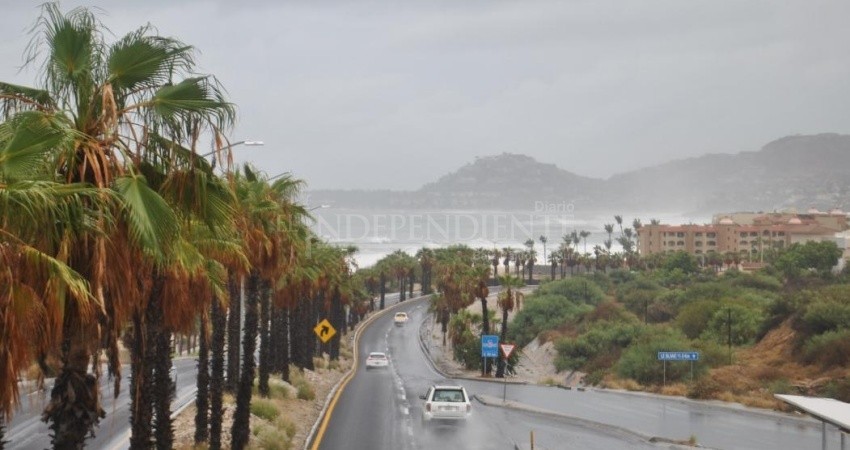 Genevieve se degradó a huracán categoría 1