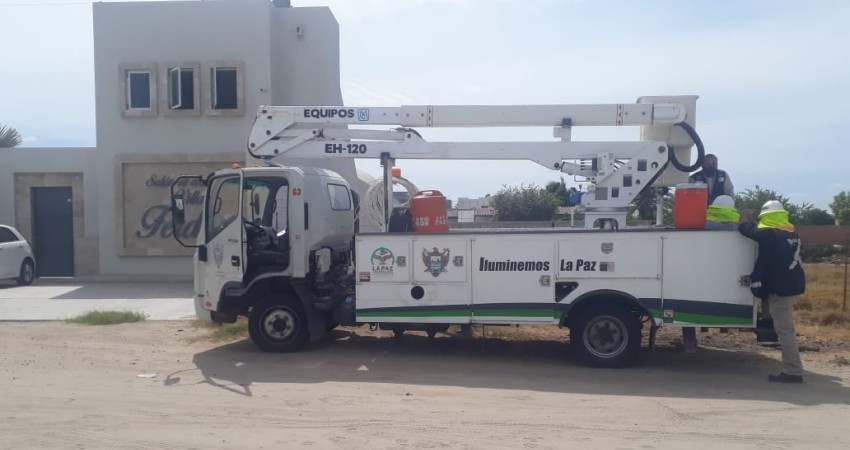Inicia proceso de iluminación  en el Bulevar J. Mújica de La Paz