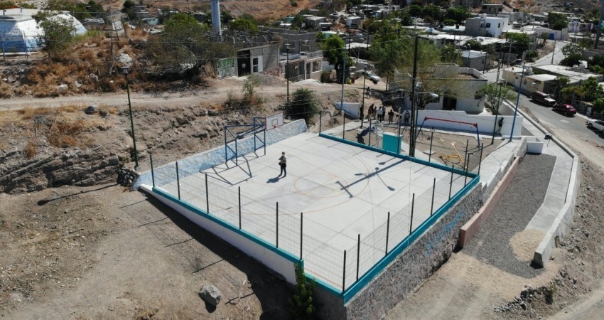 Tras 16 años de olvido, alcalde de La Paz entrega a la colonia Ciudad del Cielo parque rehabilitado