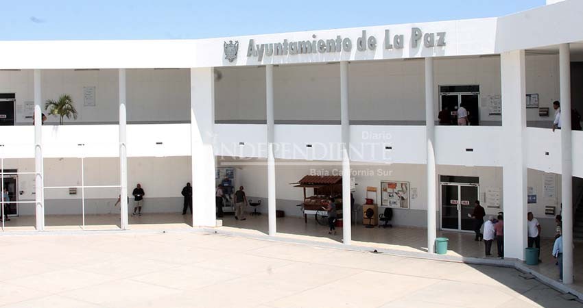 Denuncian burócratas que el Ayuntamiento de La Paz les descuenta retenciones sin pagarlas Denuncian burócratas que el Ayuntamiento de La Paz les descuenta retenciones sin pagarlas