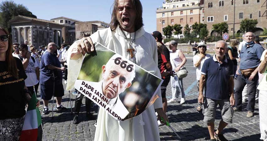 Antivacunas protestan en Italia contra medidas sanitarias