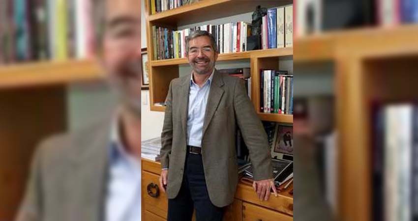 Se libra una guerra entre dos polos, advierte Juan Ramón de la Fuente