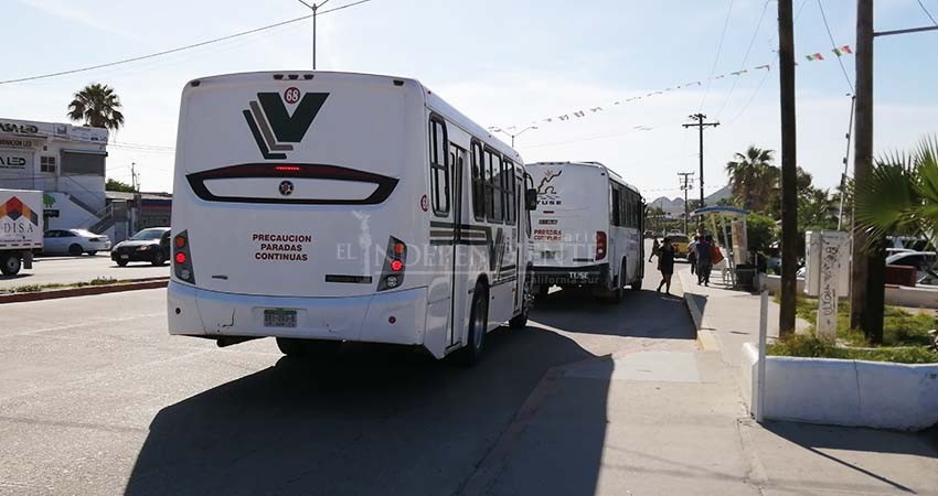 Usuarios de transporte público en Los Cabos temen por su salud