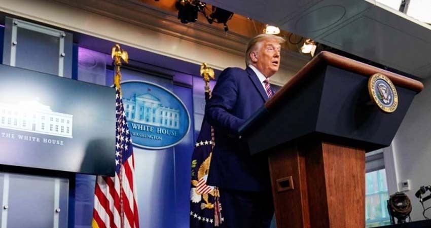 Donald Trump, a la defensiva tras revelación sobre sus impuestos